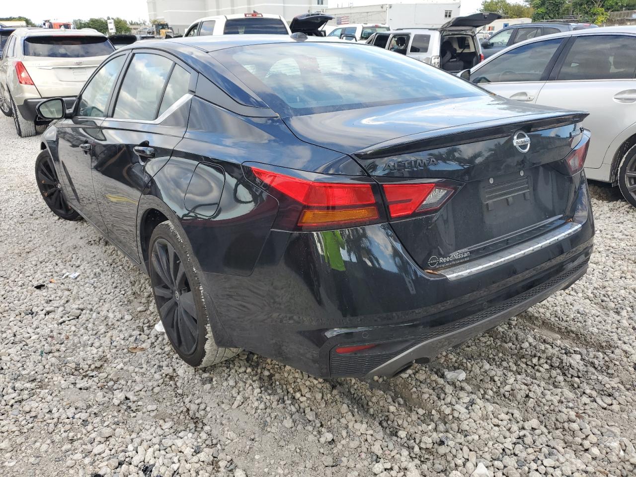 2022 Nissan Altima - Image 2