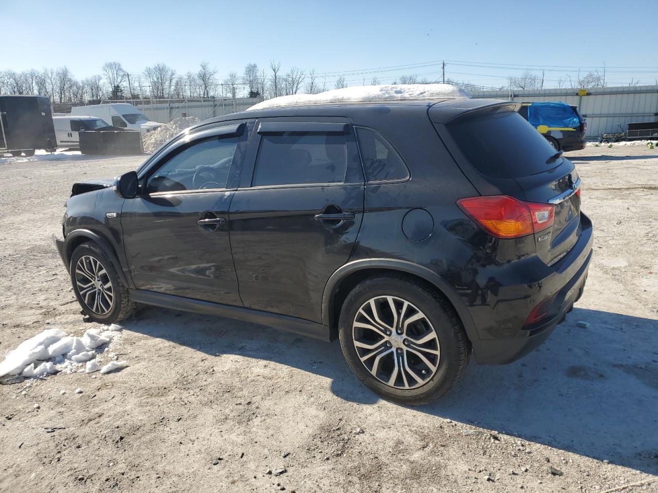 2018 Mitsubishi Outlander - Image 2
