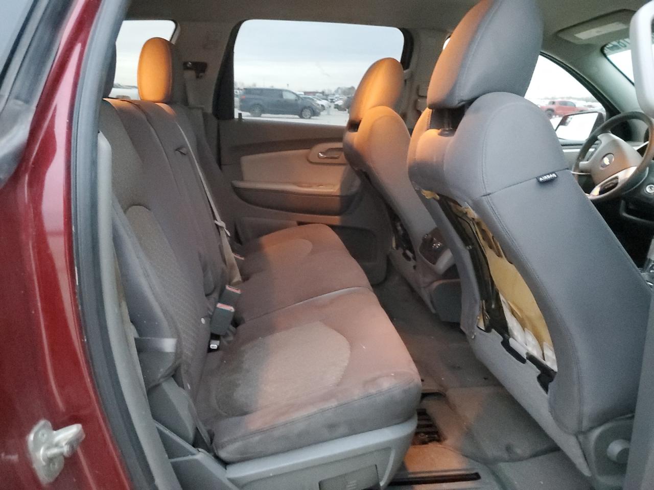 2011 Chevrolet Traverse - Image 12