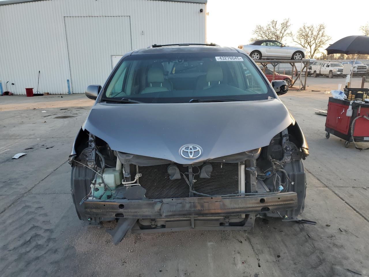2011 Toyota Sienna - Image 5