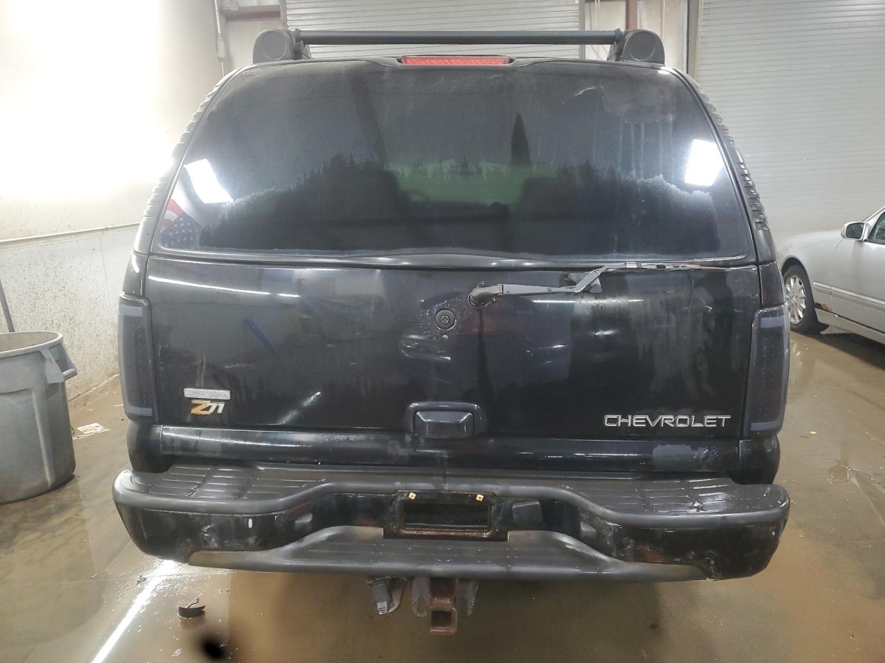 2004 Chevrolet Suburban - Image 6