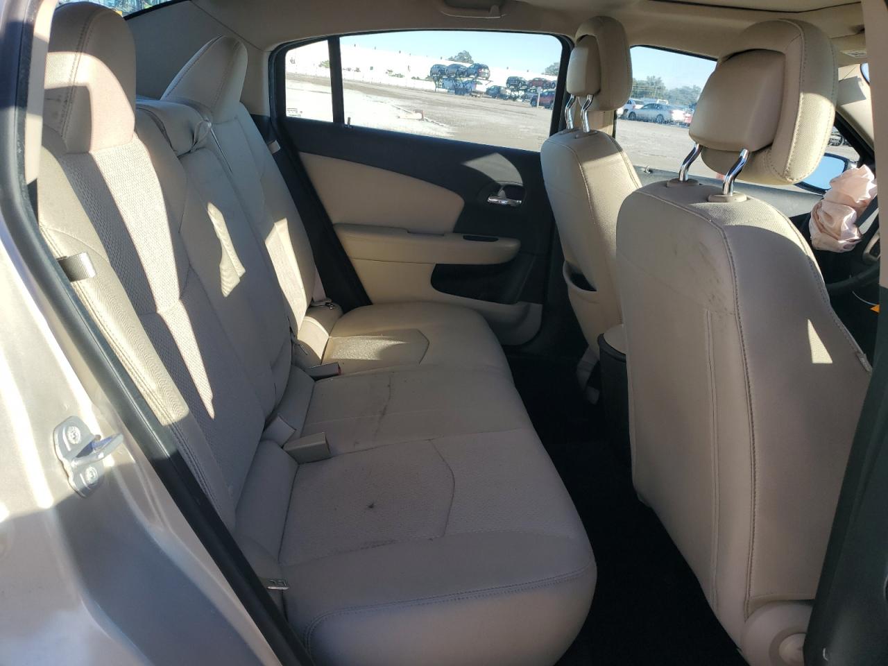 2013 Chrysler 200 - Image 10