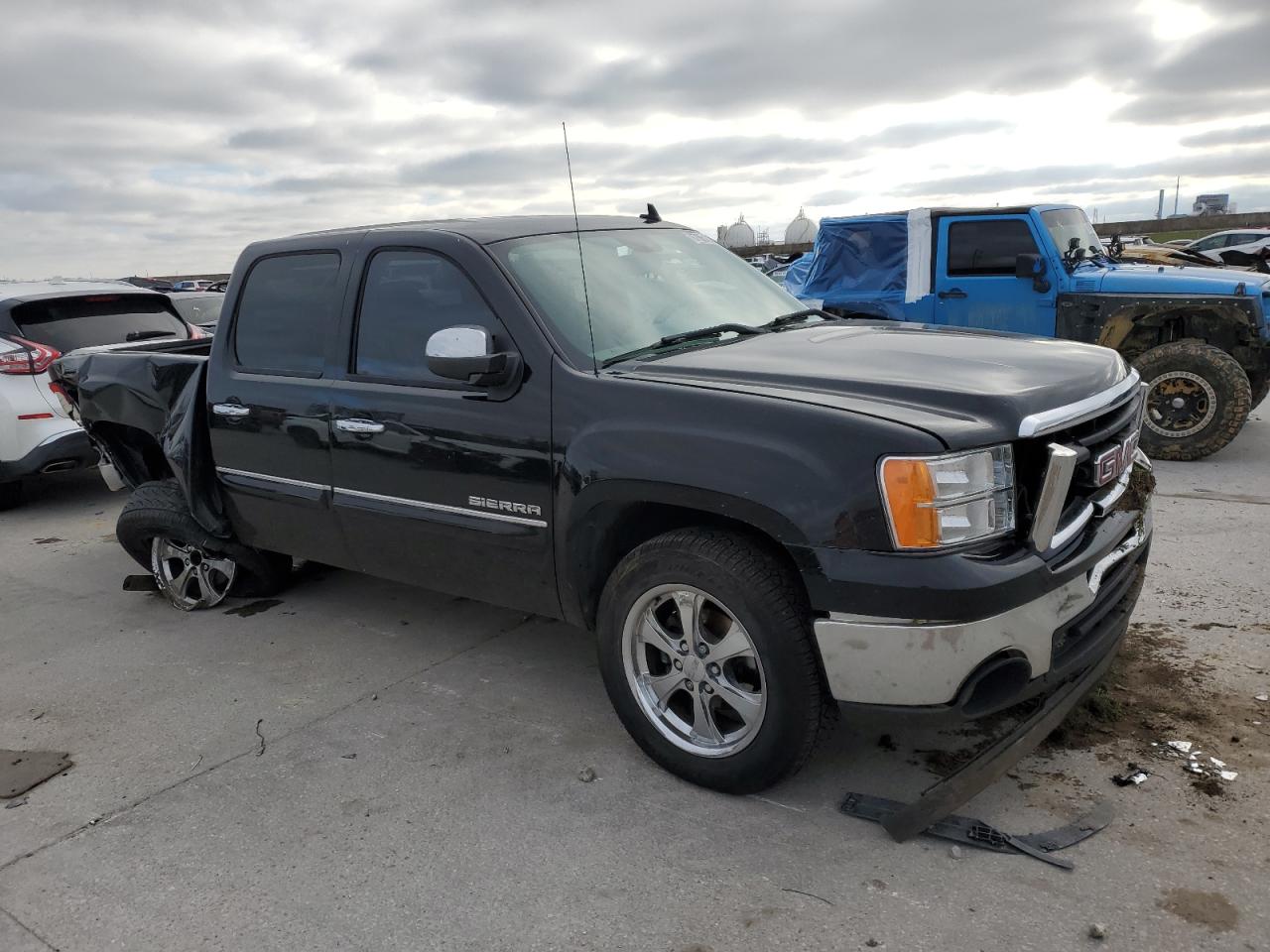 2011 GMC Sierra - Image 4