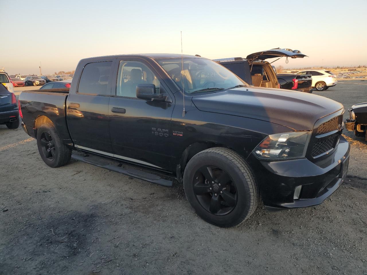 2016 RAM 1500 - Image 4