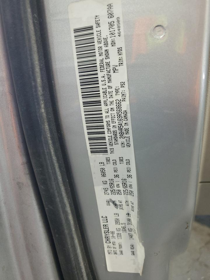 2009 Chrysler Town & Country - Image 16