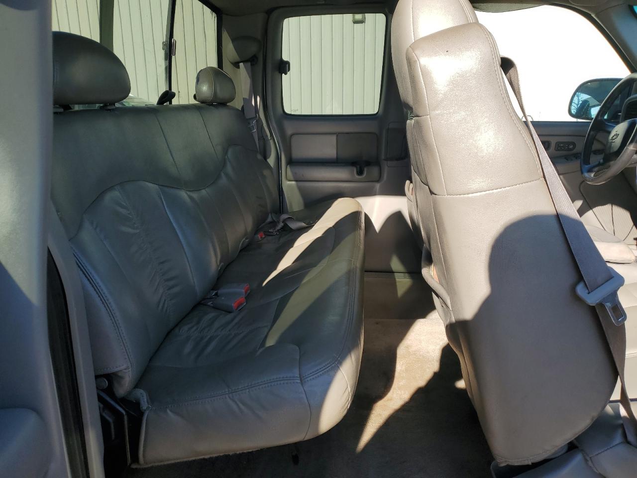2002 Chevrolet Silverado - Image 10
