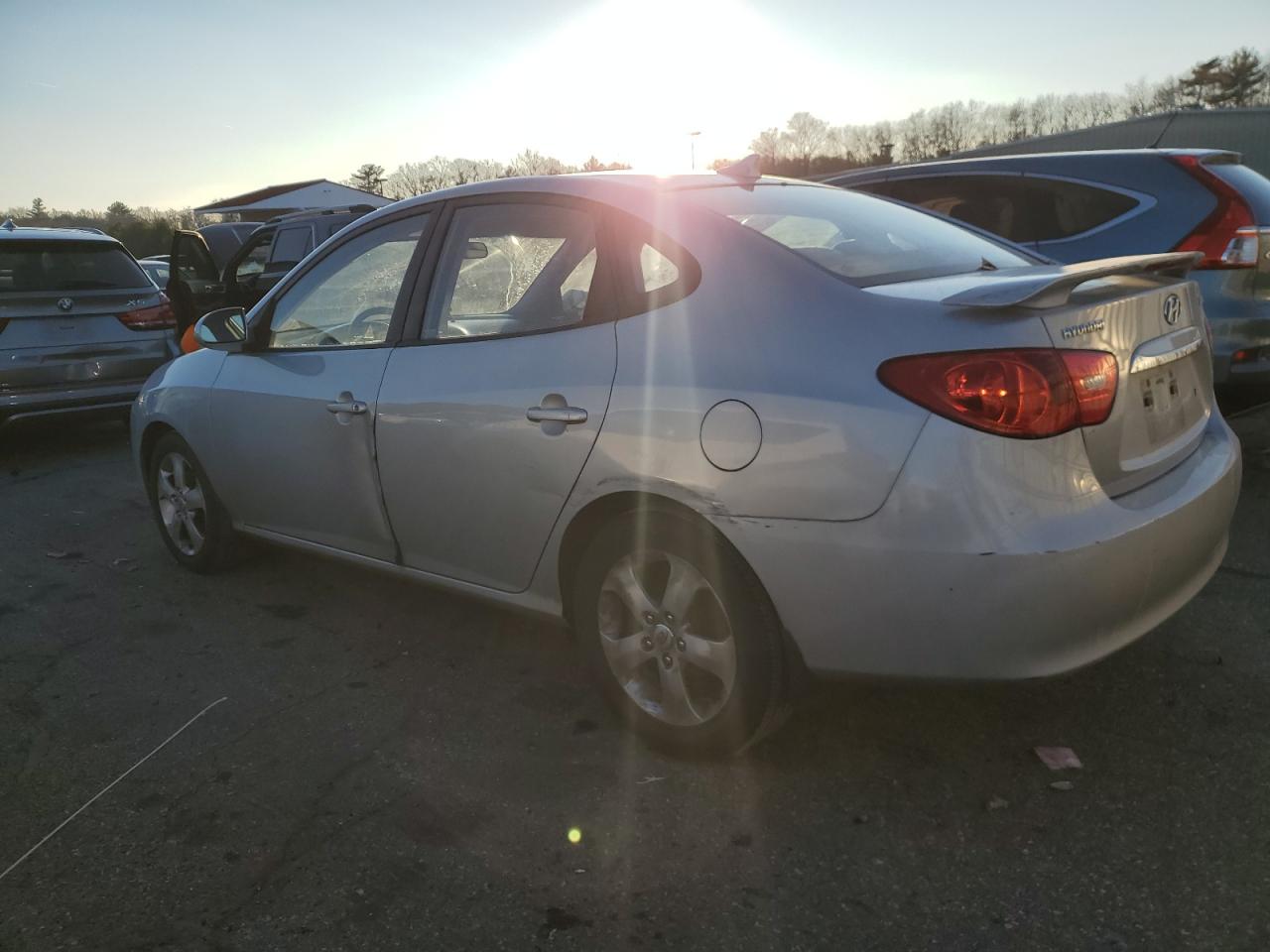 2010 Hyundai Elantra - Image 2