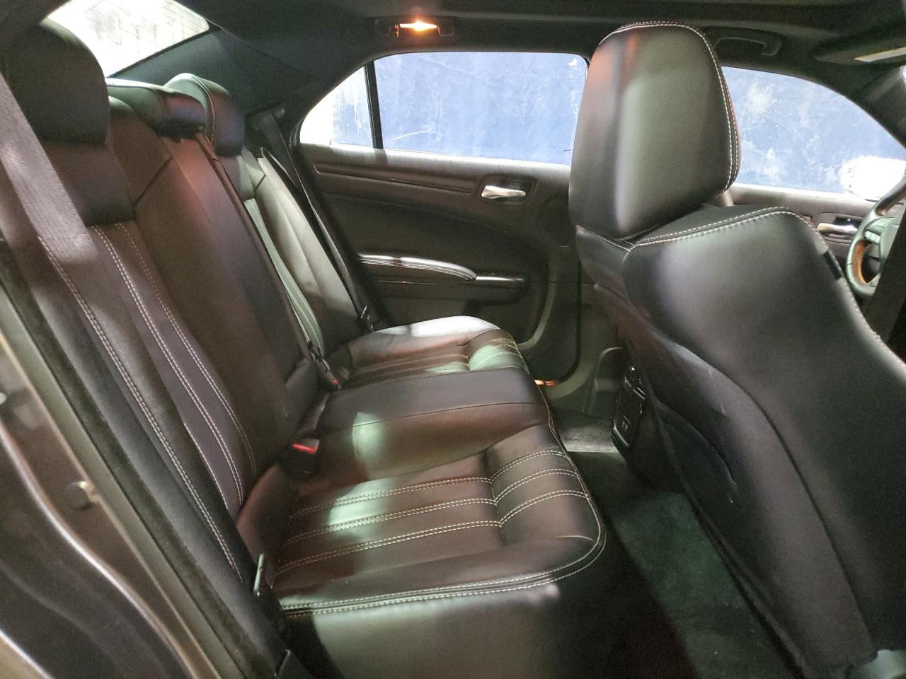 2015 Chrysler 300 - Image 10