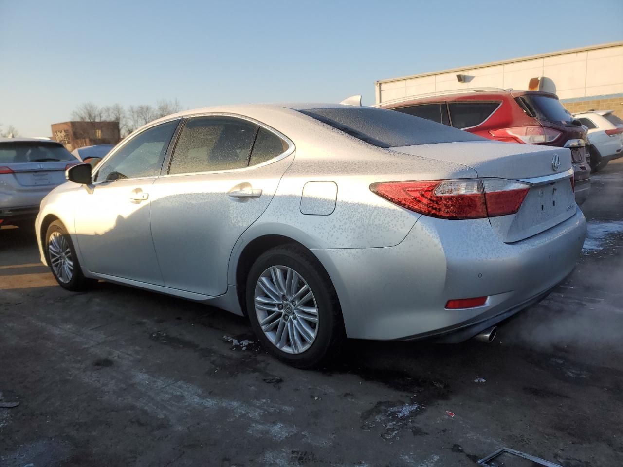 2015 Lexus ES - Image 2