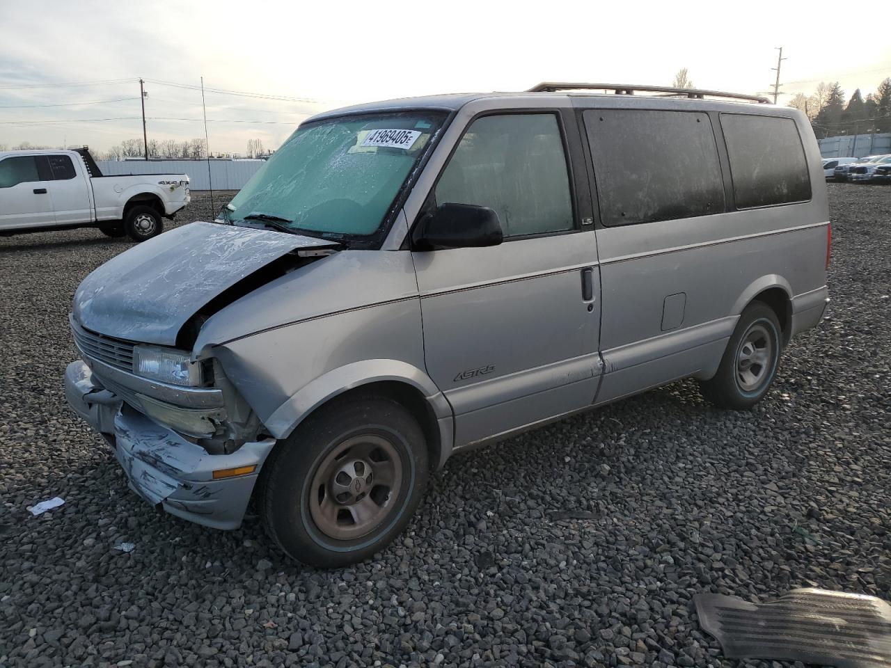 1999 Chevrolet Astro - Image 1
