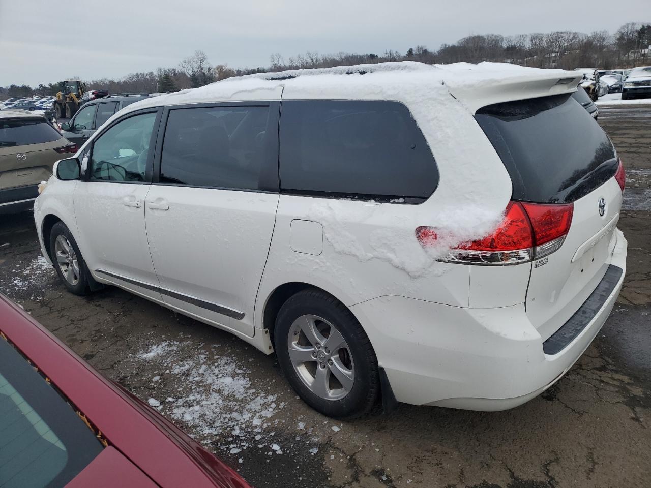 2013 Toyota Sienna - Image 2