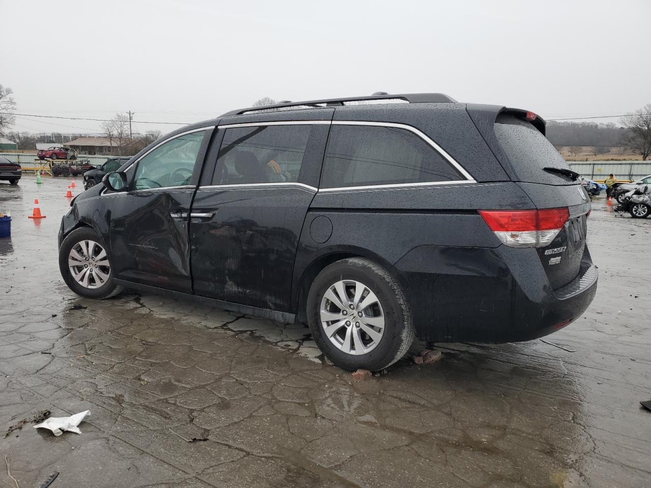 2015 Honda Odyssey - Image 2