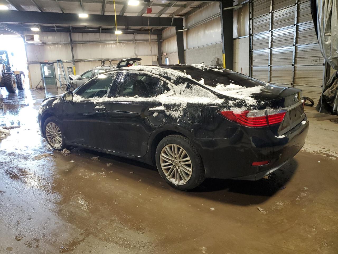 2014 Lexus ES - Image 2