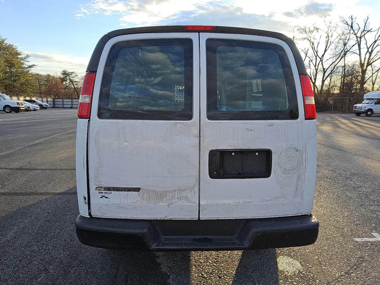 VIN 1GCWGBFG9J1203728 2018 CHEVROLET EXPRESS no.6