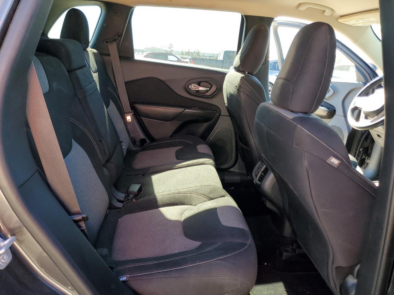 2014 Jeep Grand Cherokee - Image 10