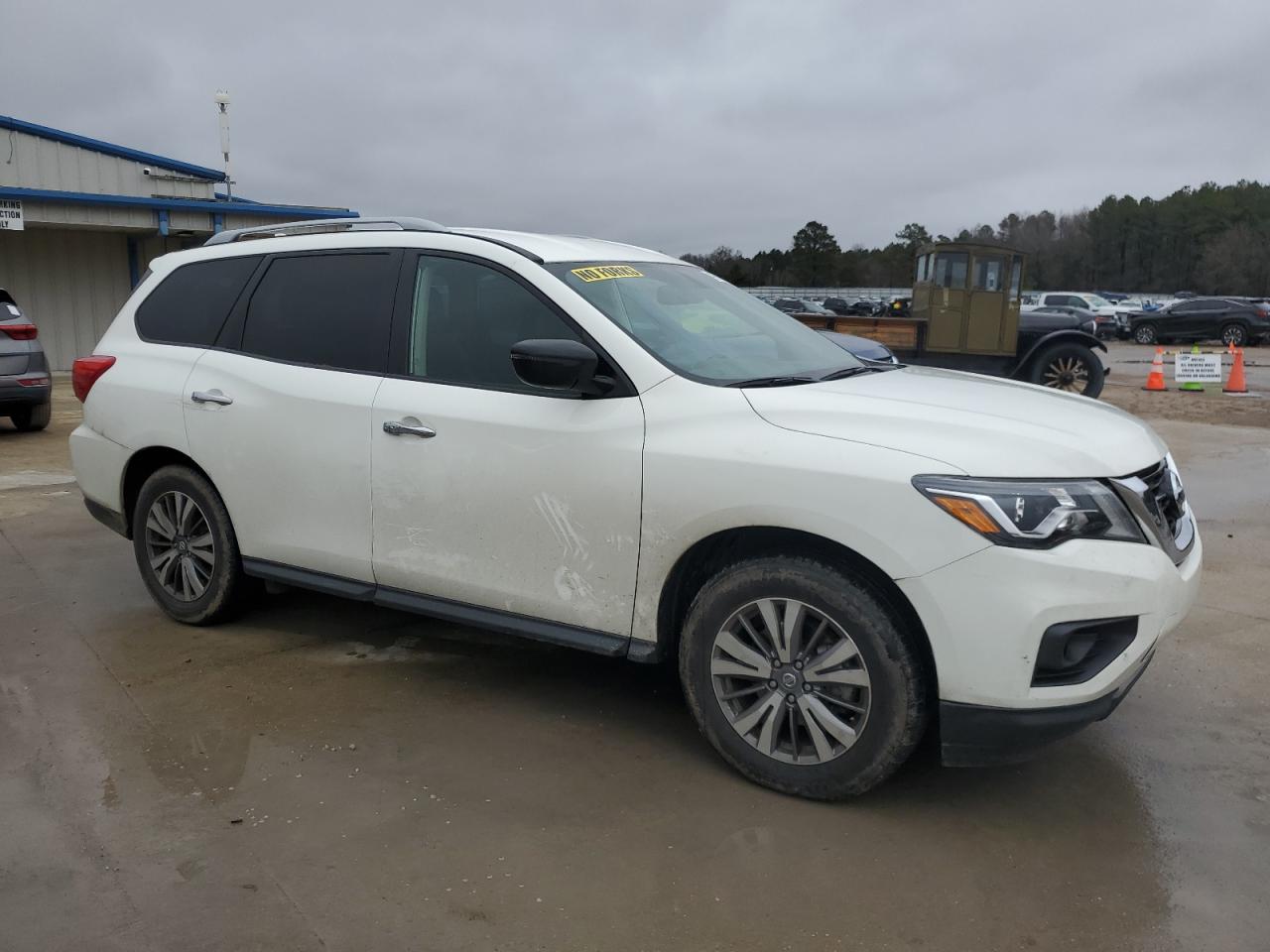 2019 Nissan Pathfinder - Image 4