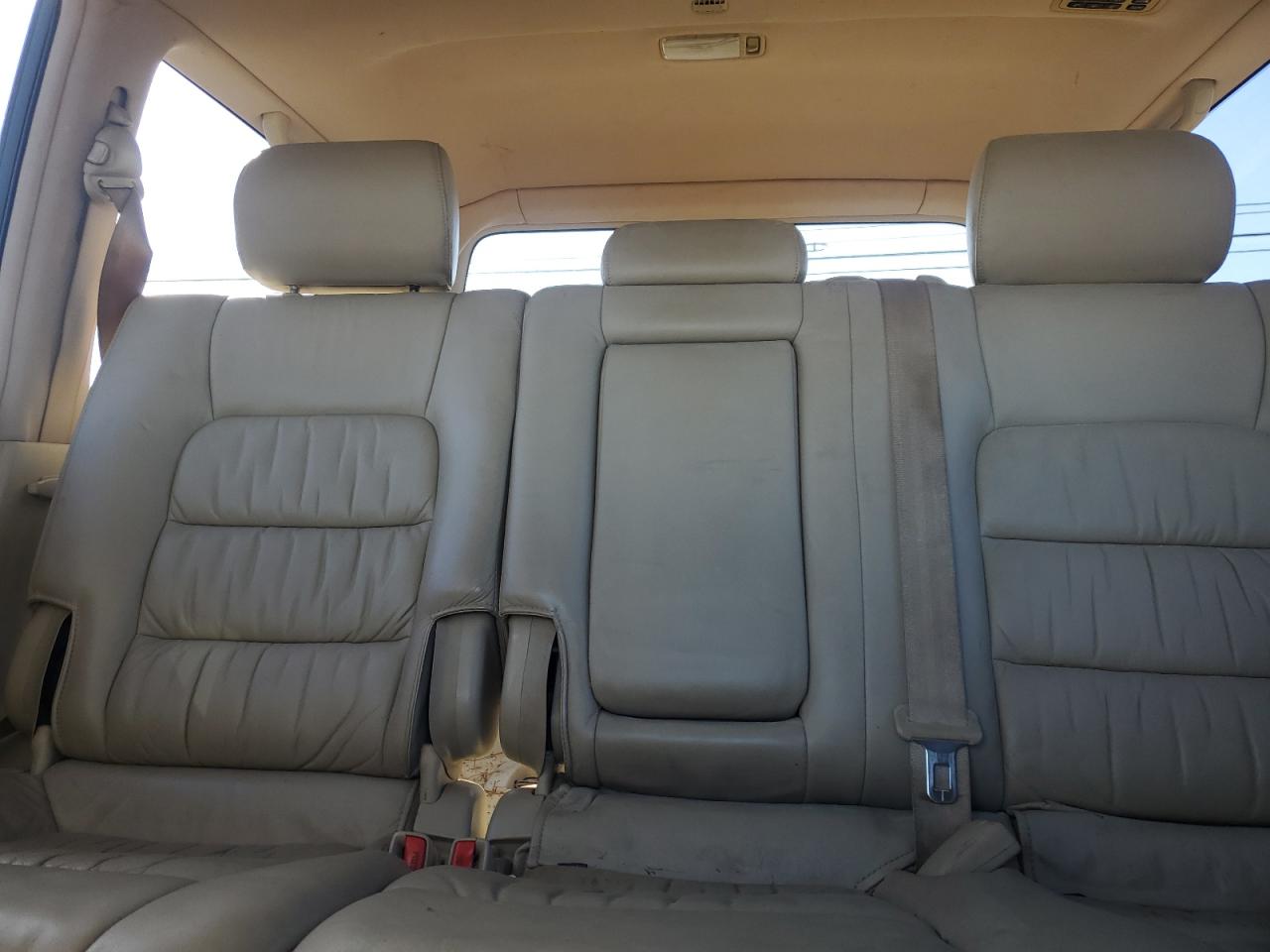 2004 Lexus LX - Image 10