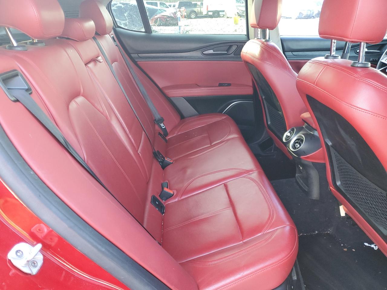 2018 Alfa Romeo Stelvio - Image 11