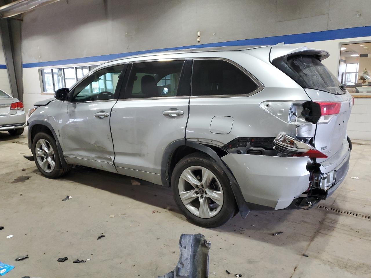 2017 Toyota Highlander - Image 2