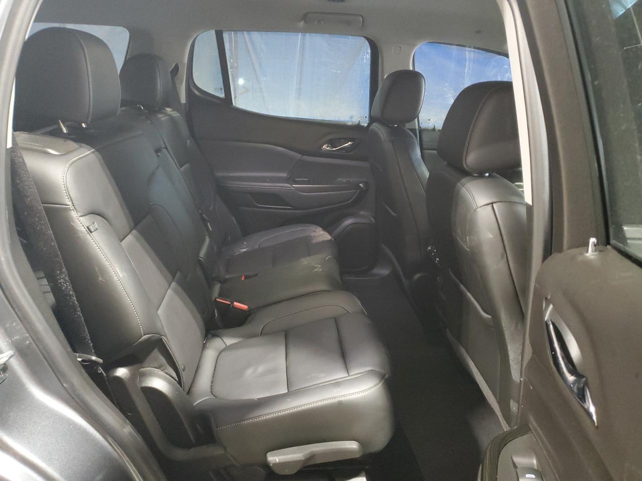 2021 GMC Acadia - Image 11