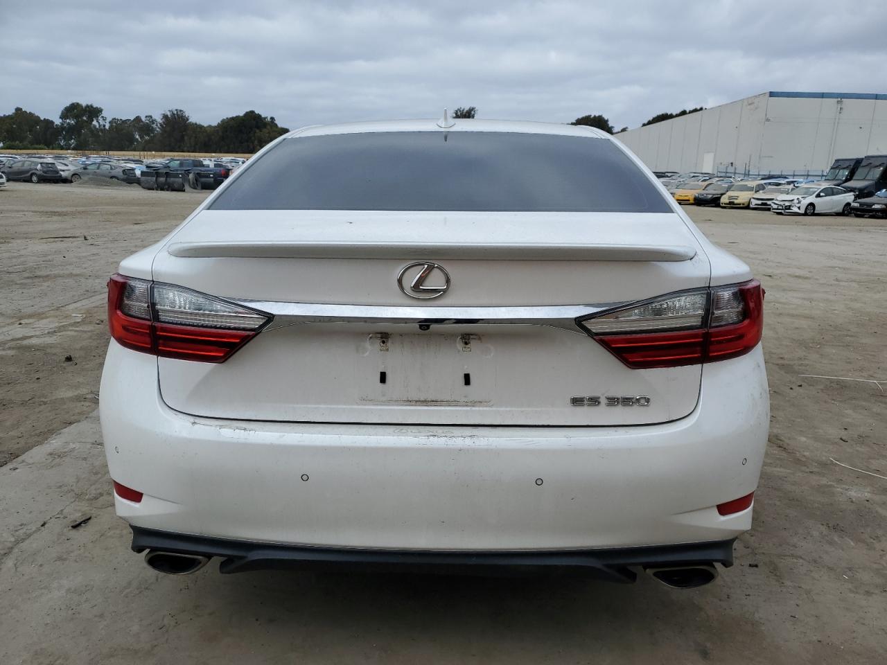 2016 Lexus ES - Image 6