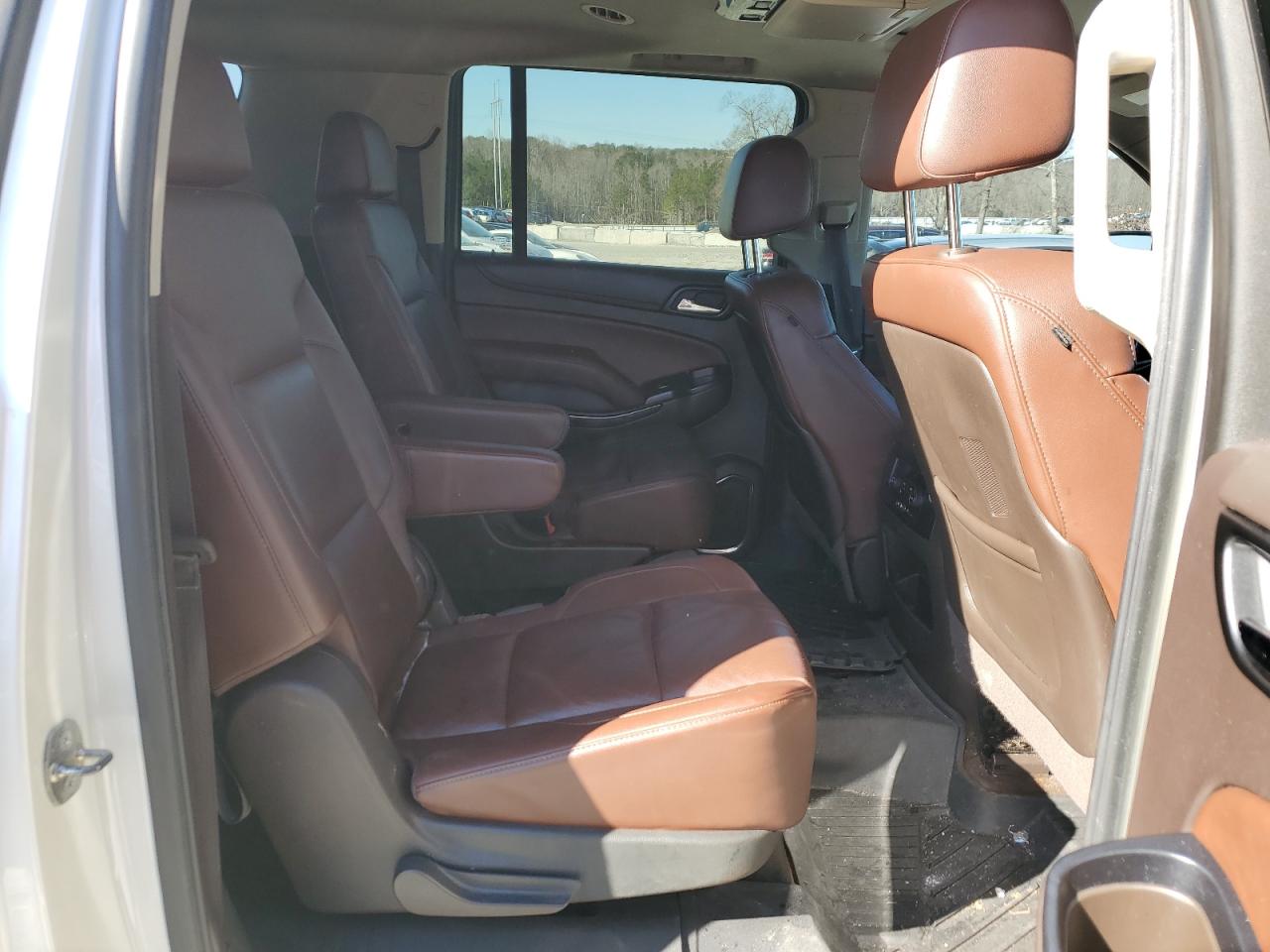 2015 Chevrolet Suburban - Image 11