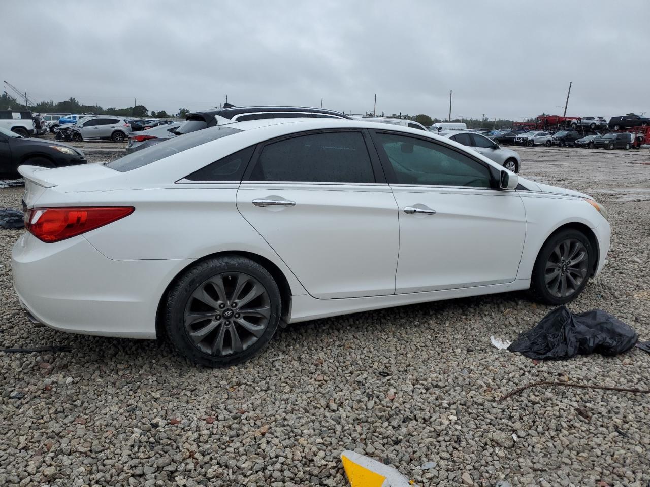 2011 Hyundai Sonata - Image 3