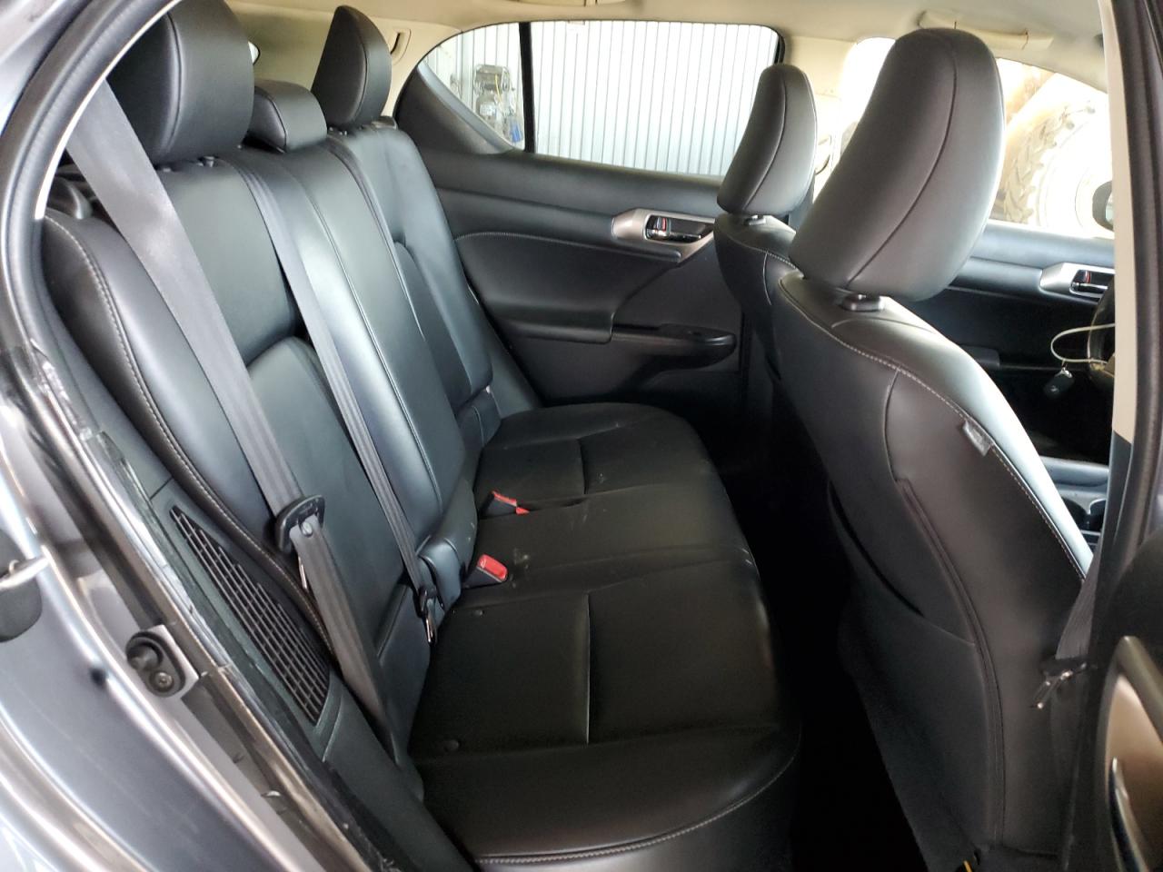 2016 Lexus CT - Image 10