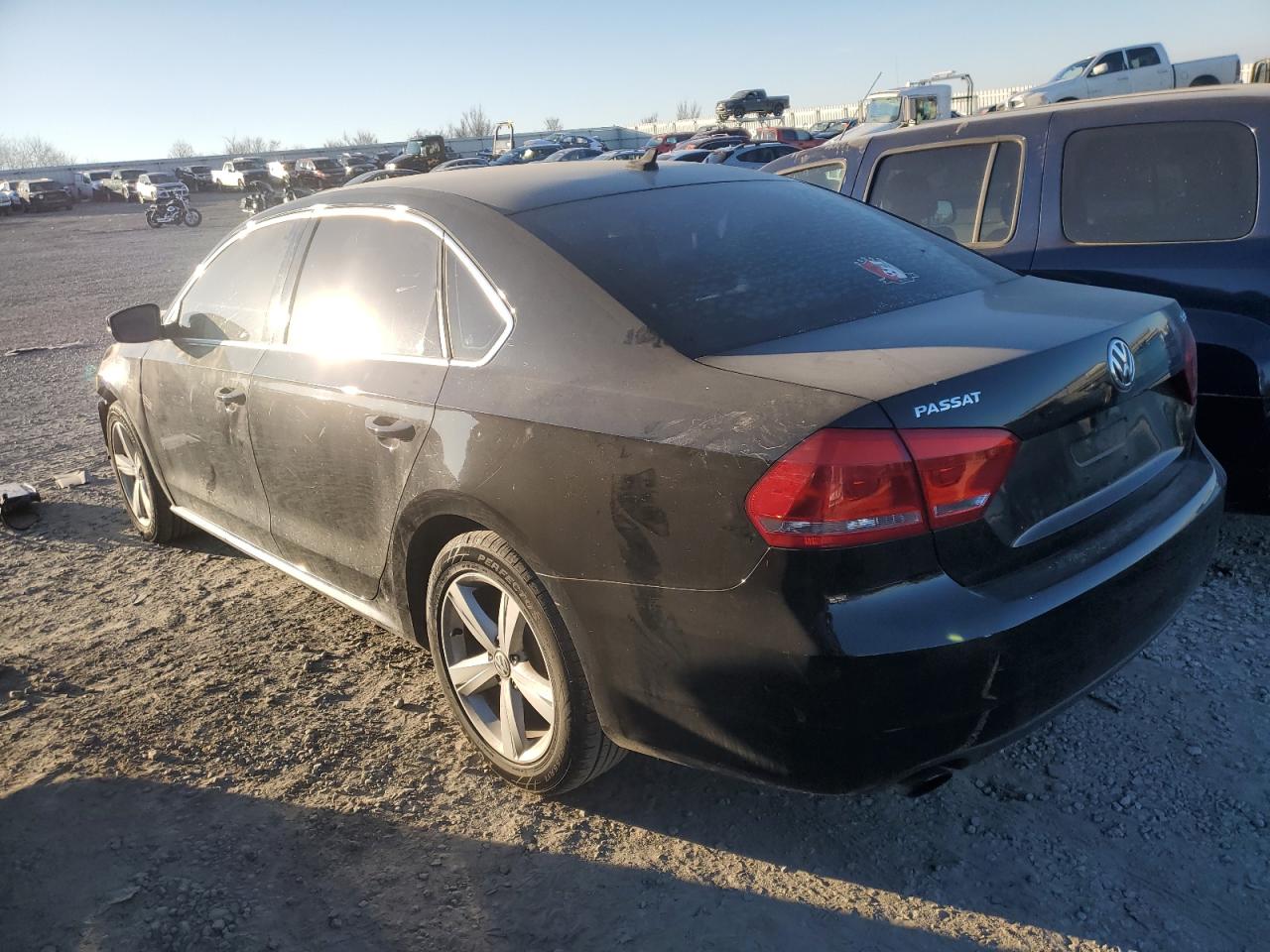2015 Volkswagen Passat - Image 2