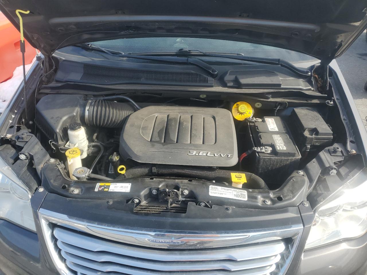 2016 Chrysler Town & Country - Image 12