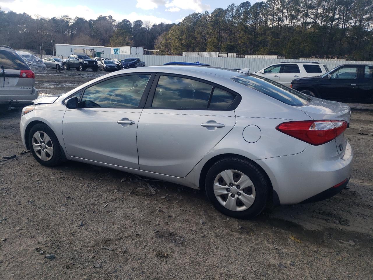 VIN KNAFK4A65F5417508 2015 KIA FORTE no.2