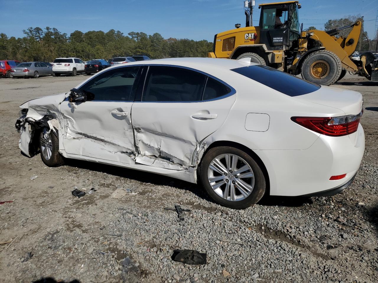 2015 Lexus ES - Image 2