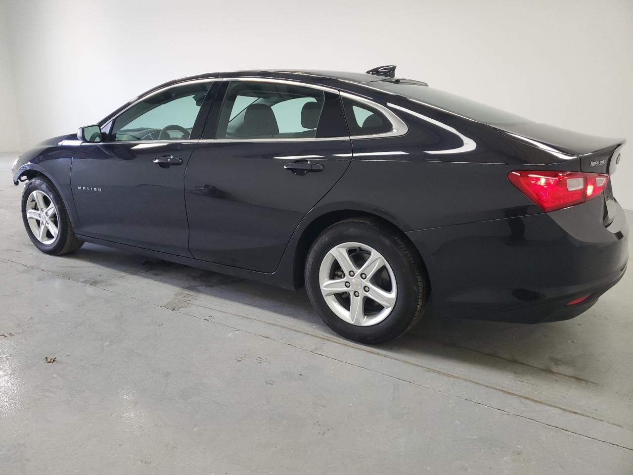 2023 Chevrolet Malibu - Image 2
