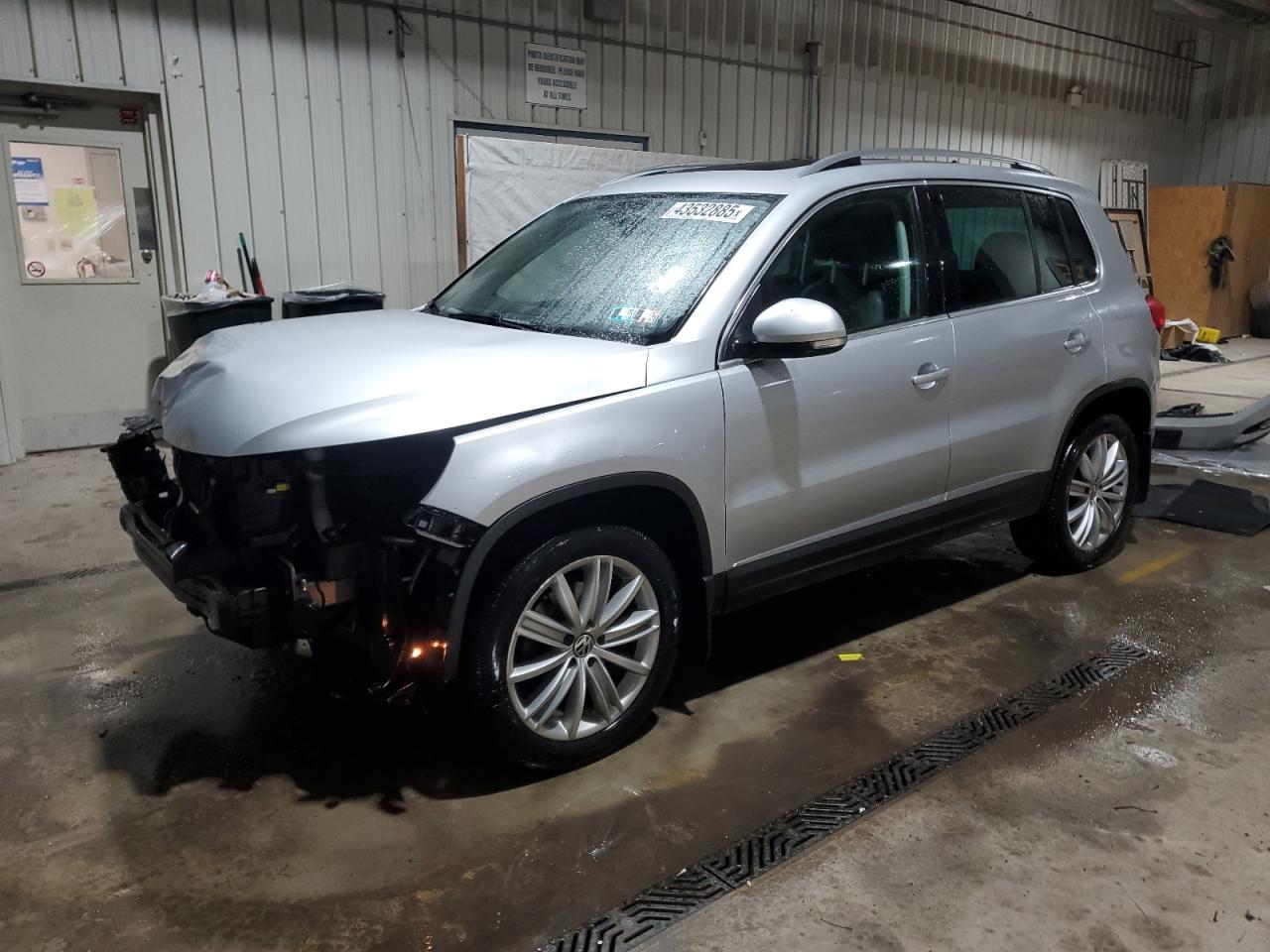 2016 Volkswagen Tiguan - Image 1