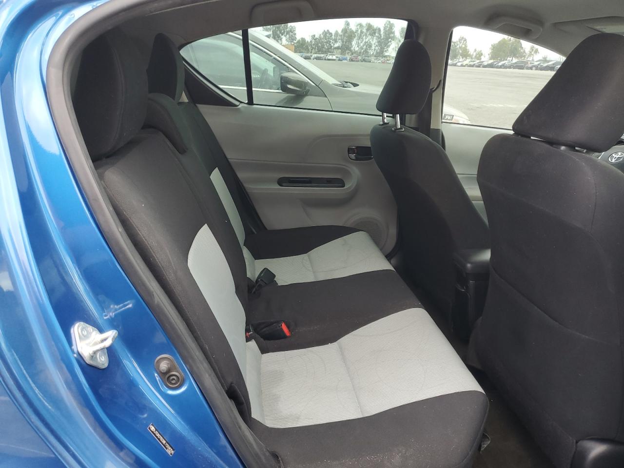 2014 Toyota Prius - Image 10