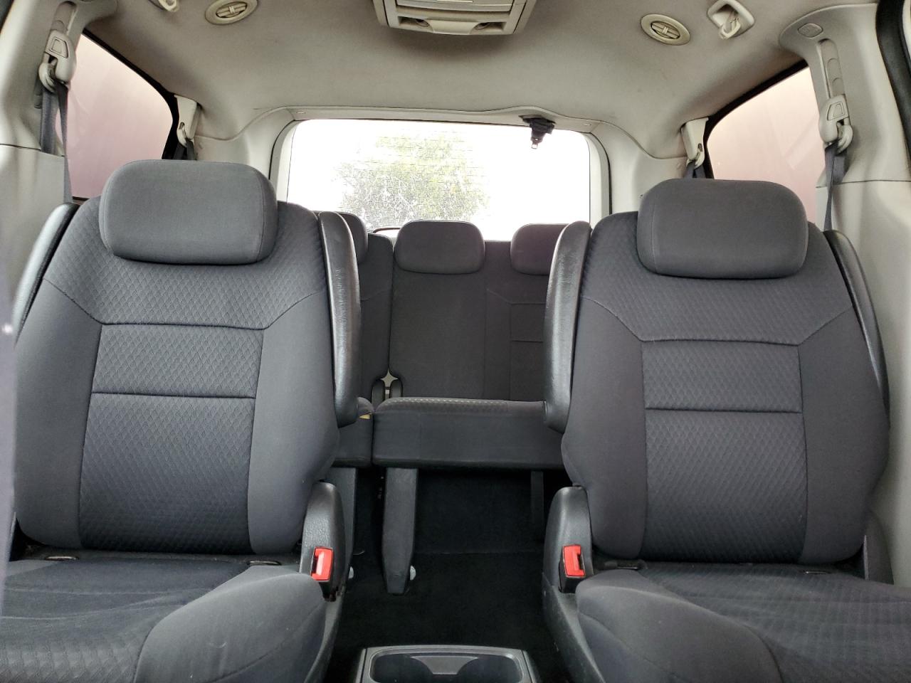 2010 Dodge Caravan - Image 10