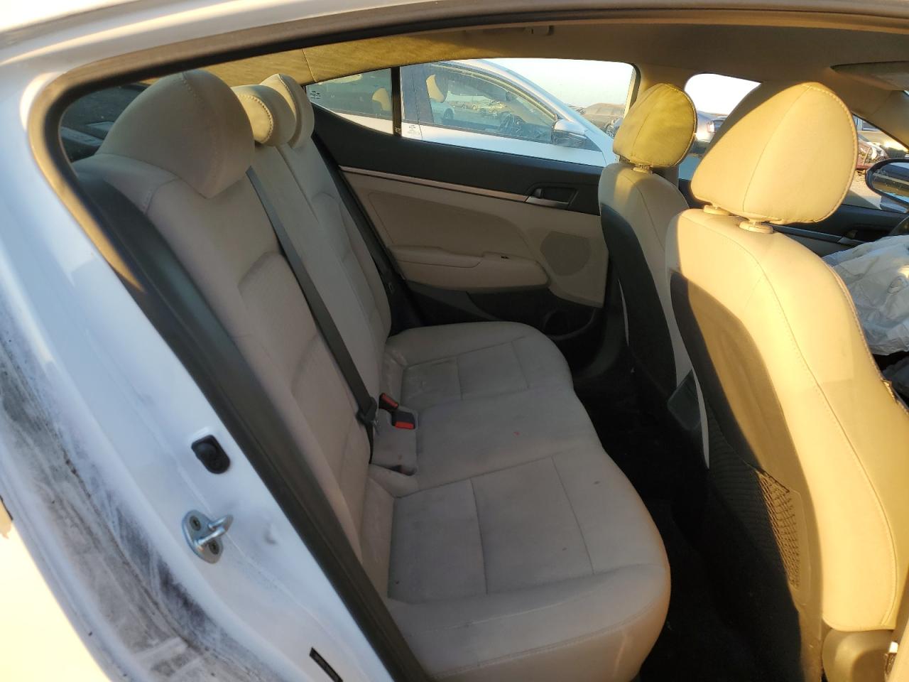 2017 Hyundai Elantra - Image 10