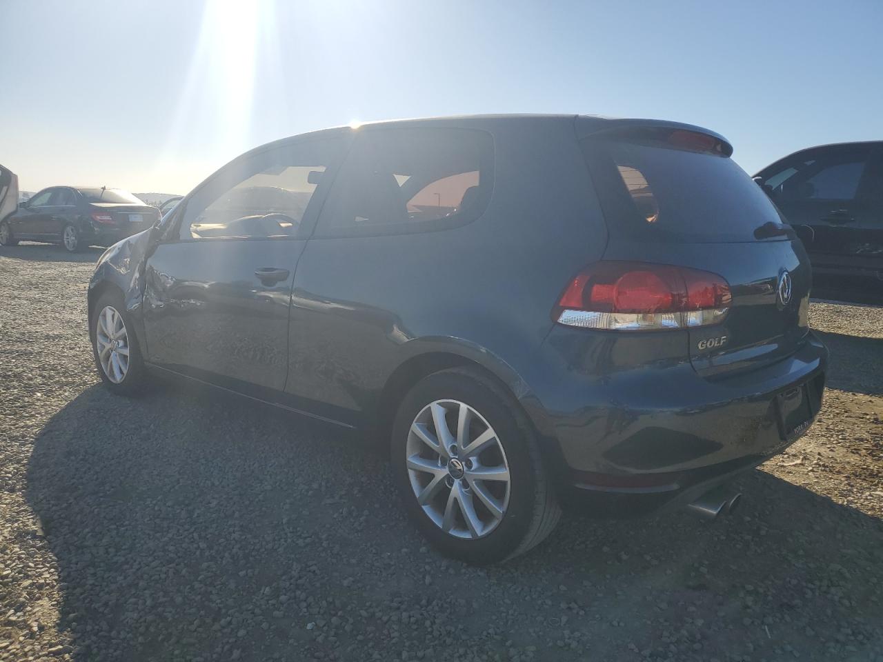 2010 Volkswagen Golf - Image 2