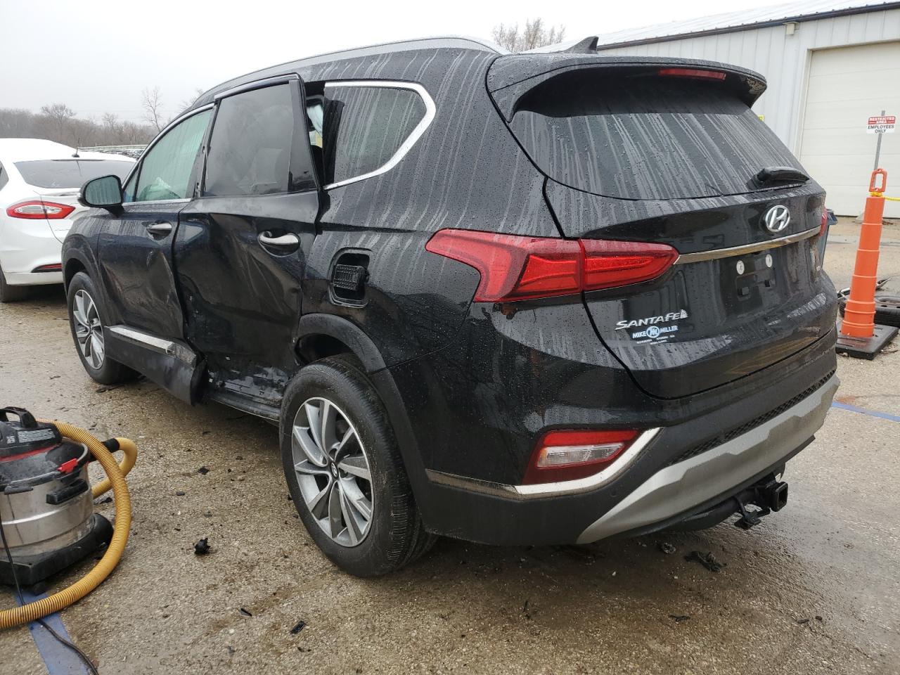2019 Hyundai Santa Fe - Image 2