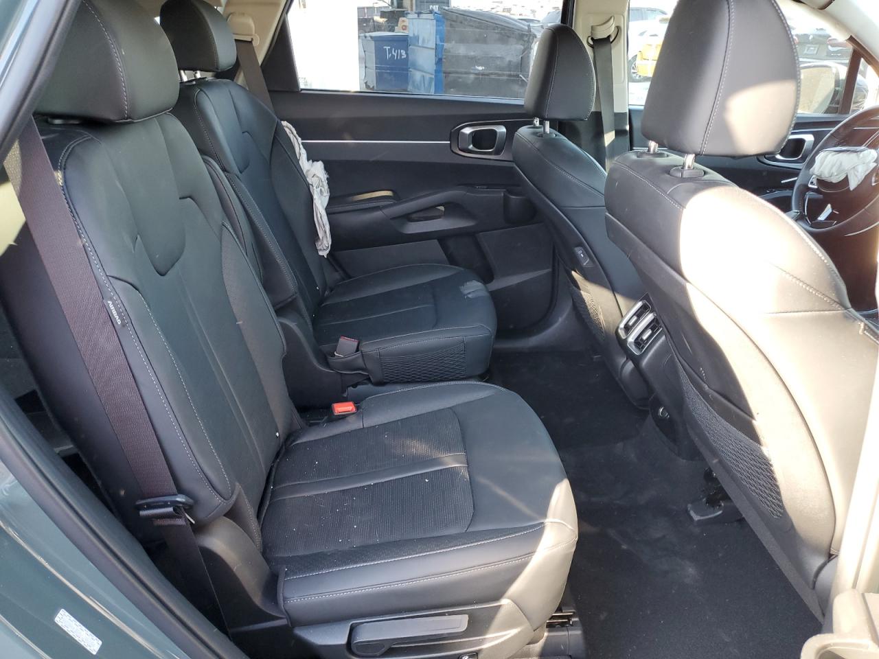 2025 Kia Sorento - Image 12