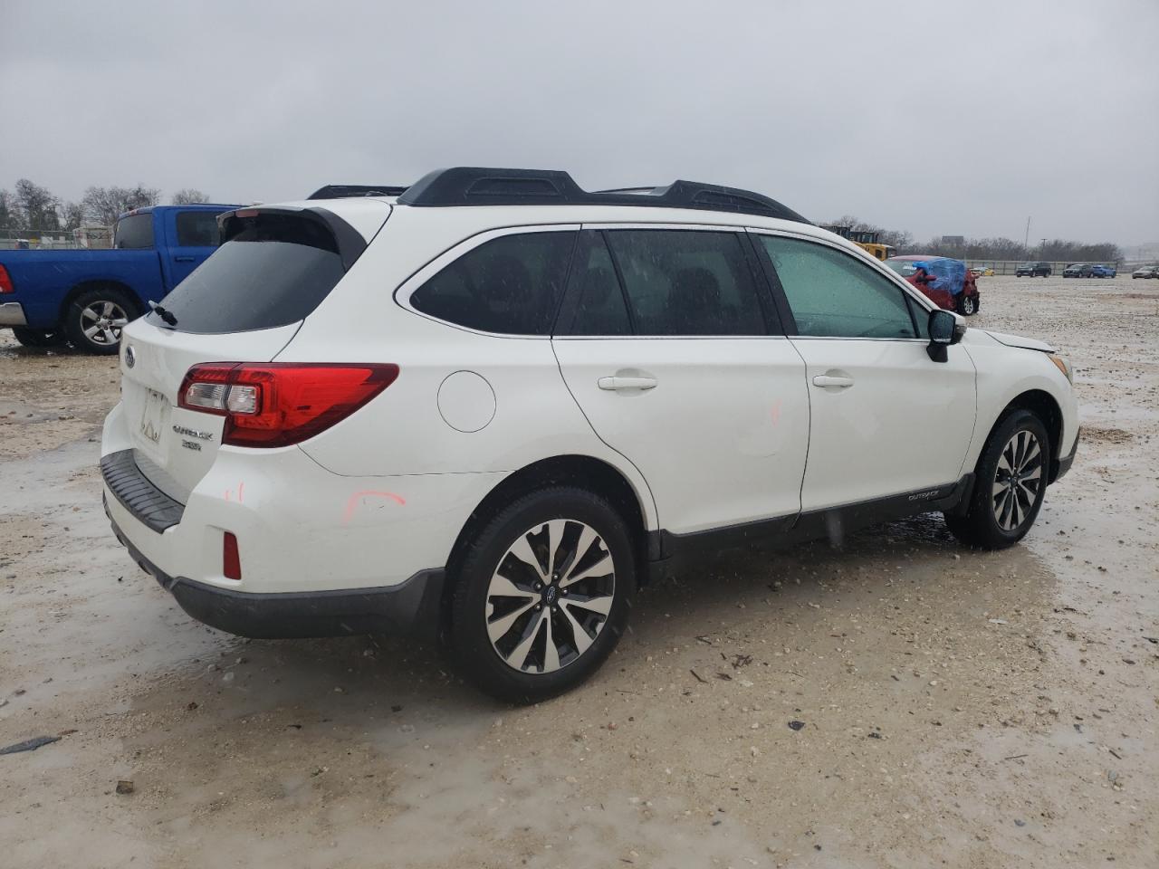 2015 Subaru Outback - Image 3
