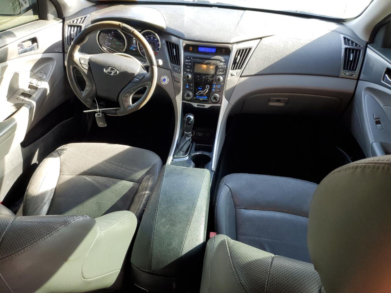 2012 Hyundai Sonata - Image 8