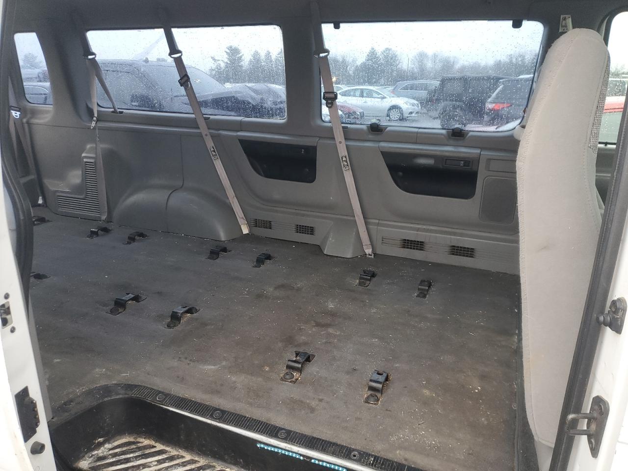 2000 Ford Econoline - Image 11