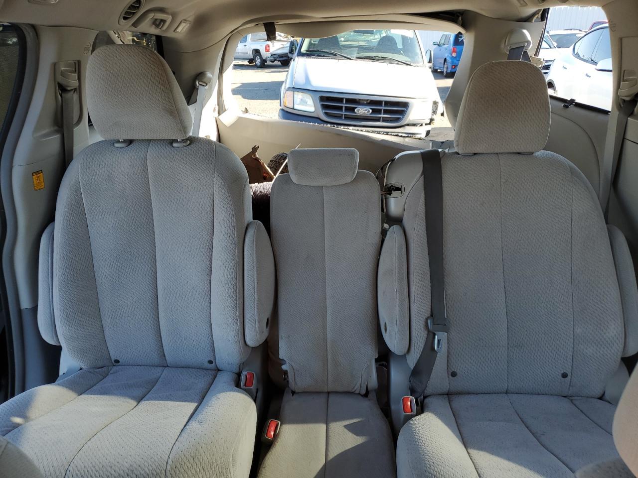 2013 Toyota Sienna - Image 10