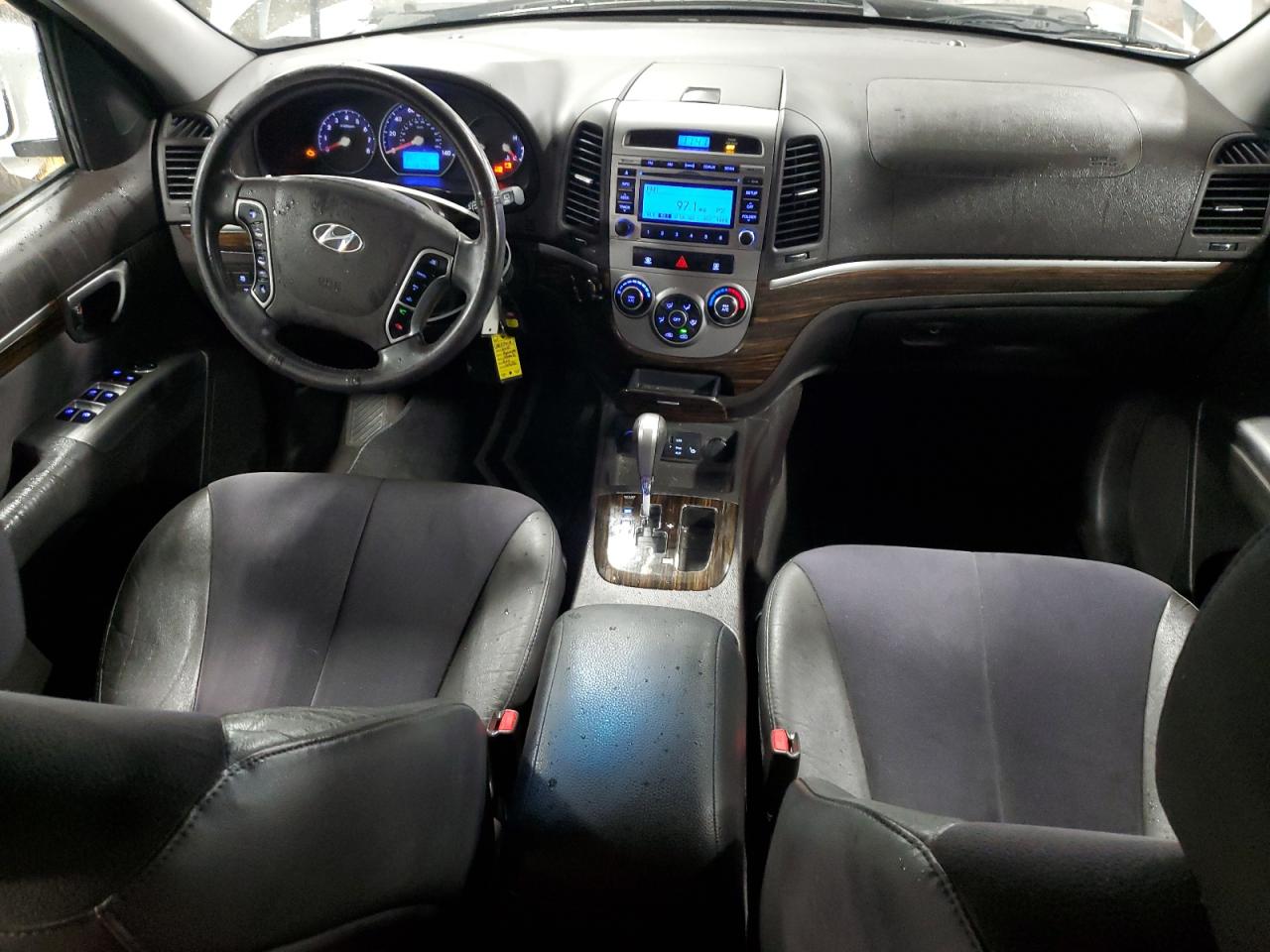 2010 Hyundai Santa Fe - Image 8