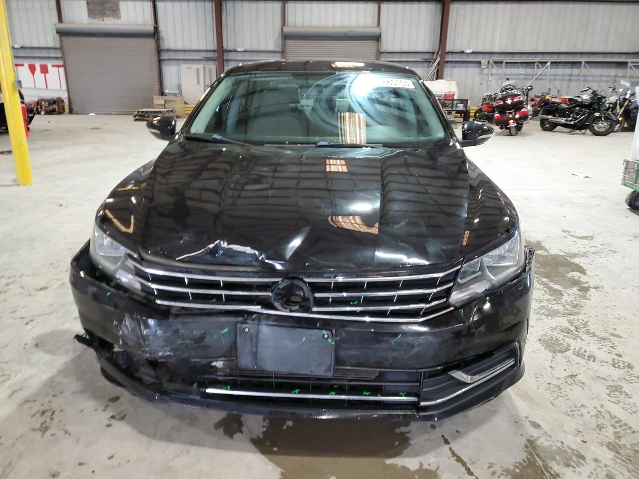 2016 Volkswagen Passat - Image 5