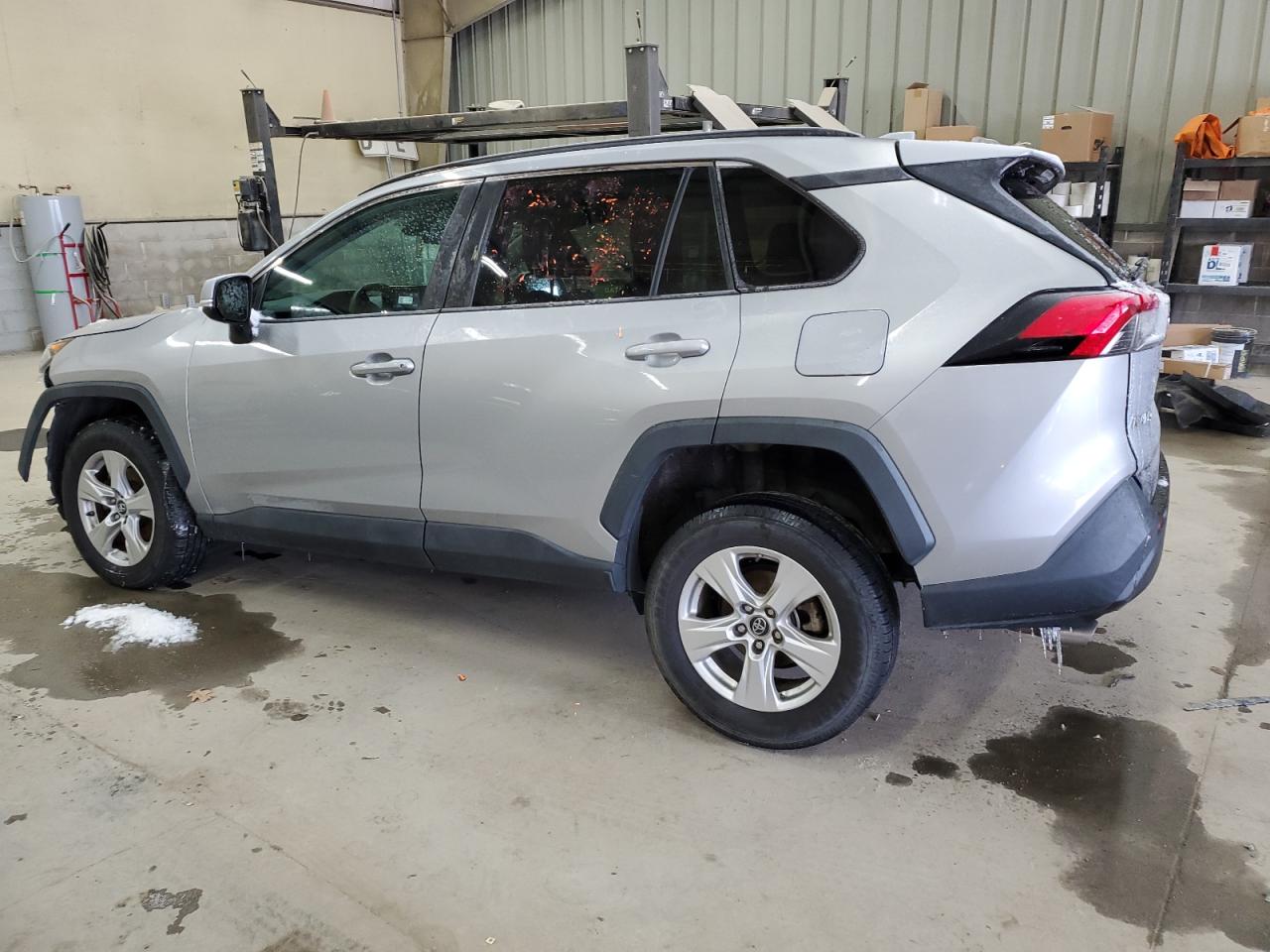 2019 Toyota RAV 4 - Image 2