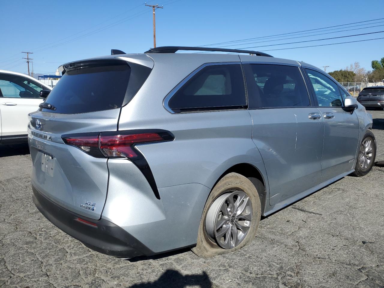 2021 Toyota Sienna - Image 3