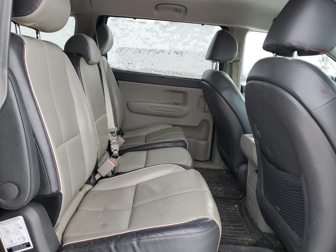 2017 Kia Sedona - Image 11