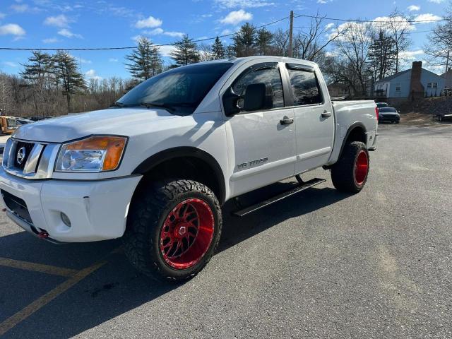 Pickups NISSAN TITAN 2015 Biały